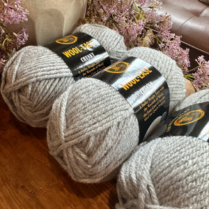 Wool Ease Chunky yarn (grey)