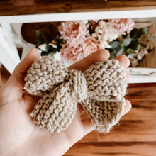 Load image into Gallery viewer, Chunky Hair Bow PATTERN // Knit Pattern - Darling Anne