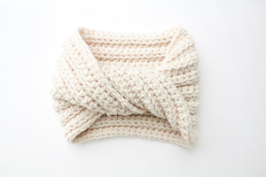 Twisted Cowl Pattern // Crochet Pattern - Darling Anne