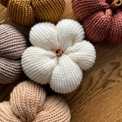 Knit Pumpkin // Marshmallow - Darling Anne